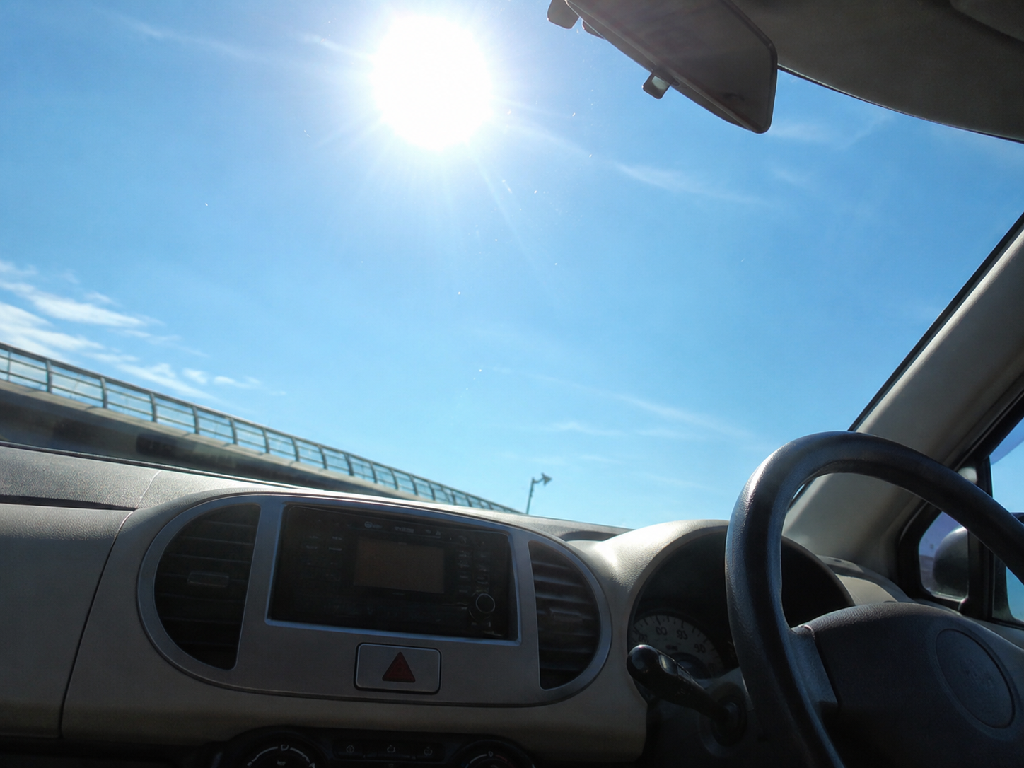 夏の暑さは運転にも影響する?猛暑日のドライブで注意したい7つのこと